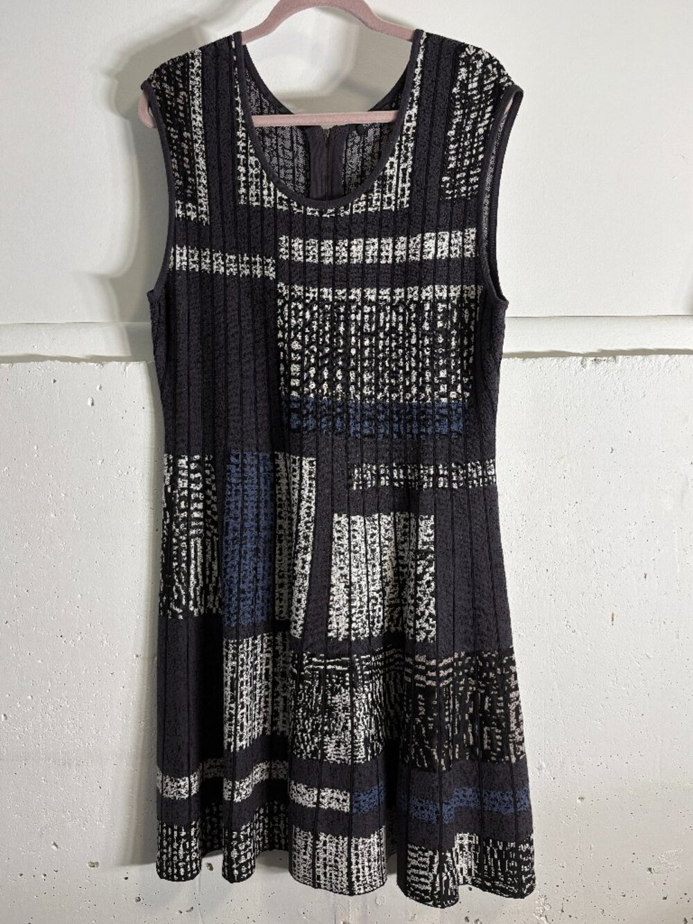 NIC+ZOE Black & White Textured Knit Fit & Flare Dress - Picture 2 of 4